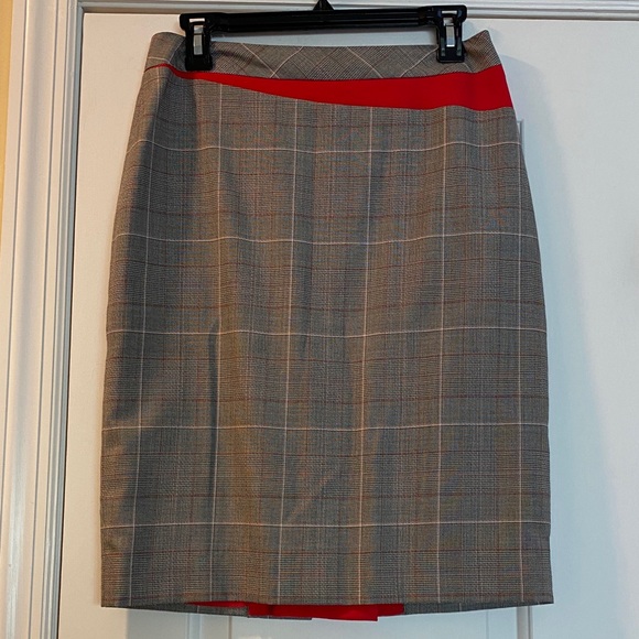 Escada New Virgin Wool Gray Shimmer Pink Red Pinstripes Red Accent Skirt